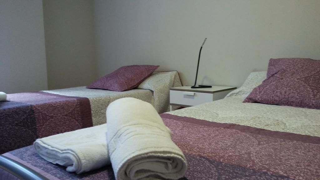 Alma Del Camino - Rooms & Albergue Sarria Buitenkant foto