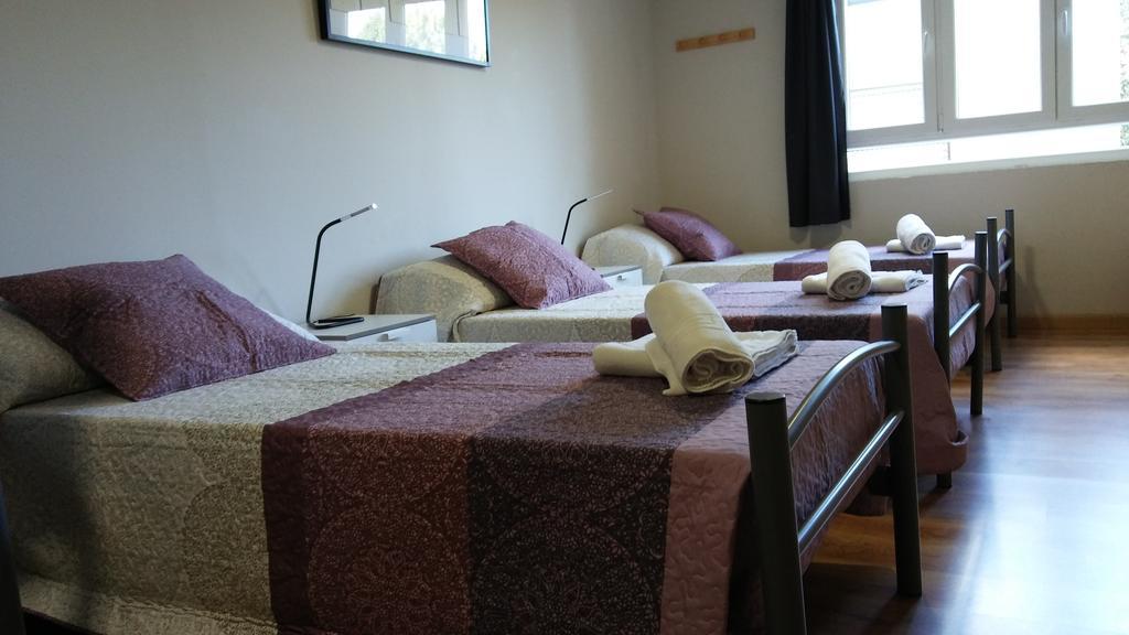 Alma Del Camino - Rooms & Albergue Sarria Buitenkant foto