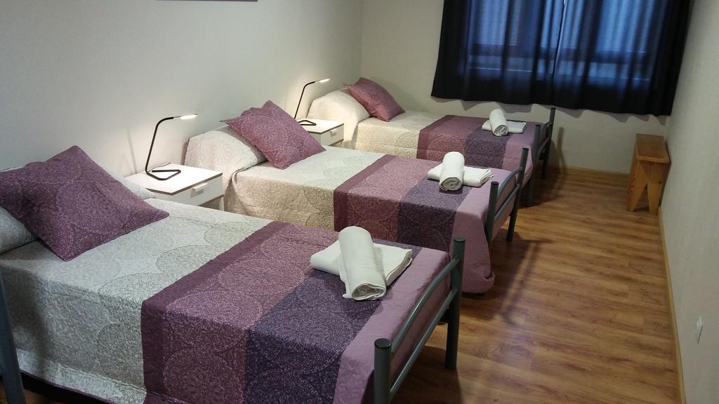 Alma Del Camino - Rooms & Albergue Sarria Buitenkant foto